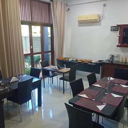 Hotel Blue Bird Negombo Esterno foto