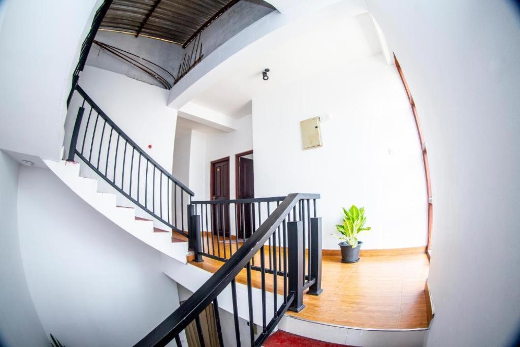 Hotel Blue Bird Negombo Esterno foto