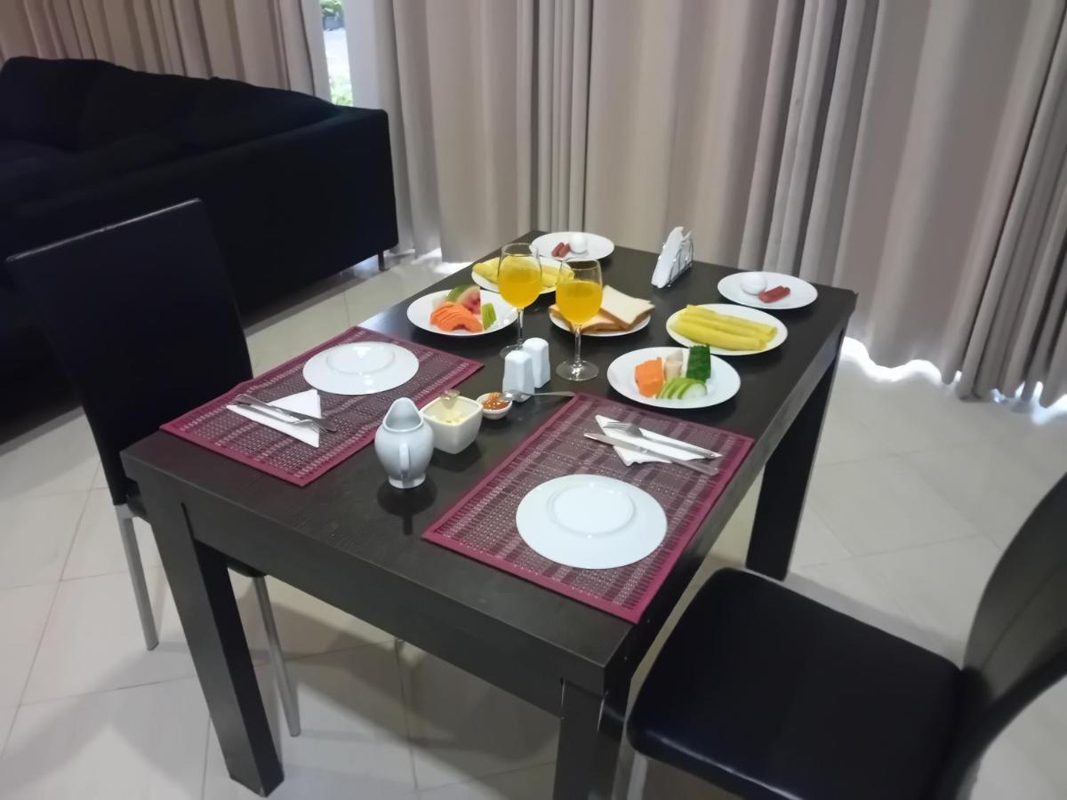Hotel Blue Bird Negombo Esterno foto