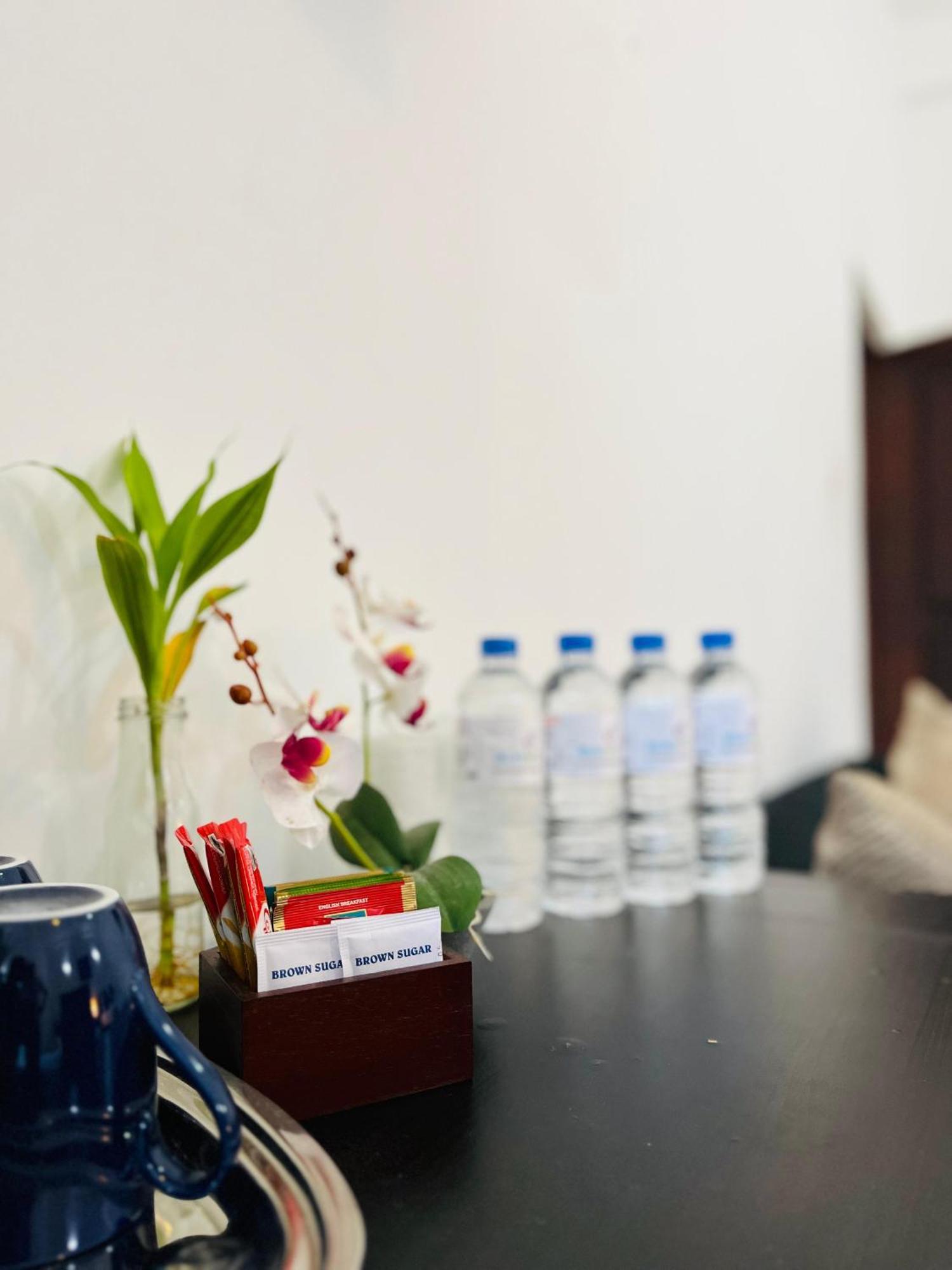 Hotel Blue Bird Negombo Esterno foto